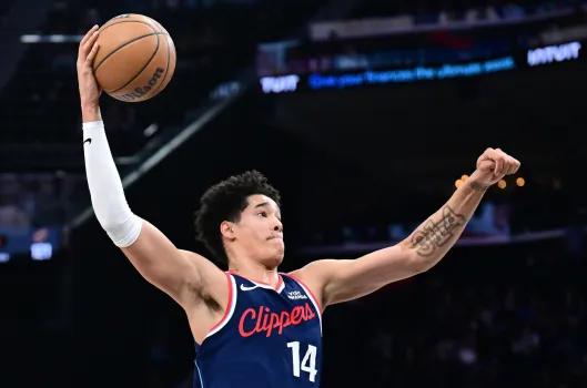 洛杉矶快船中锋雅尼克·科南·尼德豪瑟被确诊为右脚利斯弗朗克损伤，并将接受手术治疗