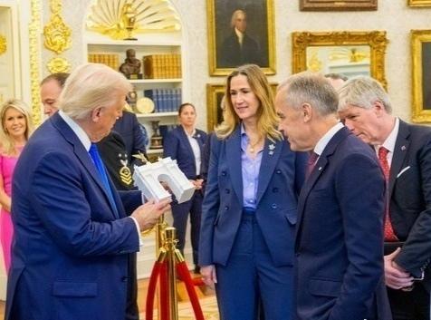 特朗普说，他要建一座凯旋门，像巴黎那座，但胜过那座。 ​​​