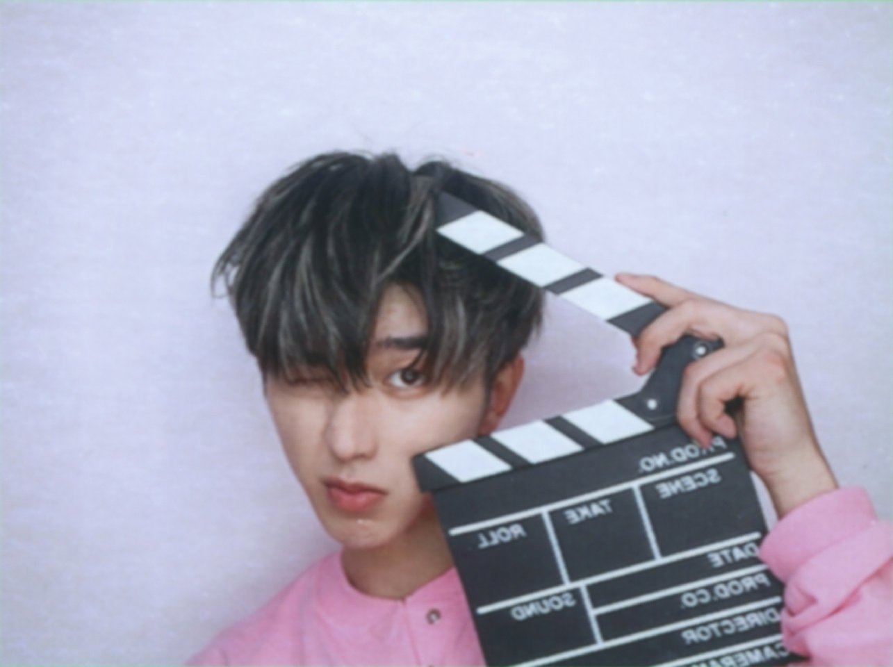 #蔡徐坤[超话]#💗#蔡徐坤新歌remedy# 万灯成海，玫瑰成渊。你似乎不曾