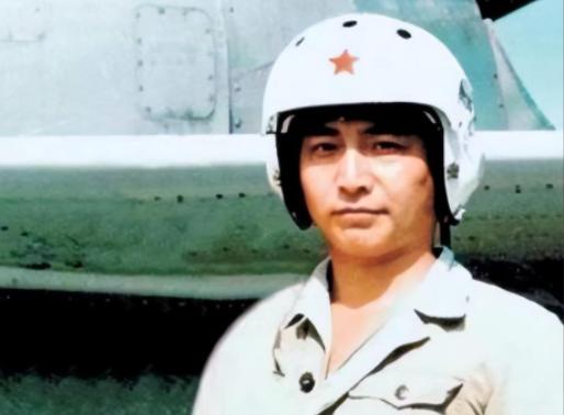 南海撞机王伟成功跳伞，为啥 10 万人都找不到他？直到 20 多年后才懂。

那