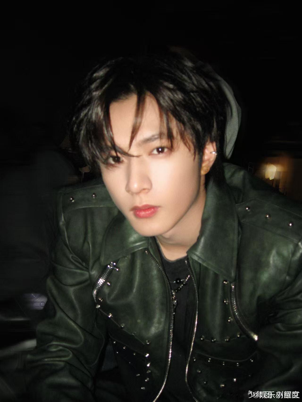 刘耀文就记得张真源吃大餐了 刘耀文身上有种很真实的少年感，记不住复杂的游戏规则，