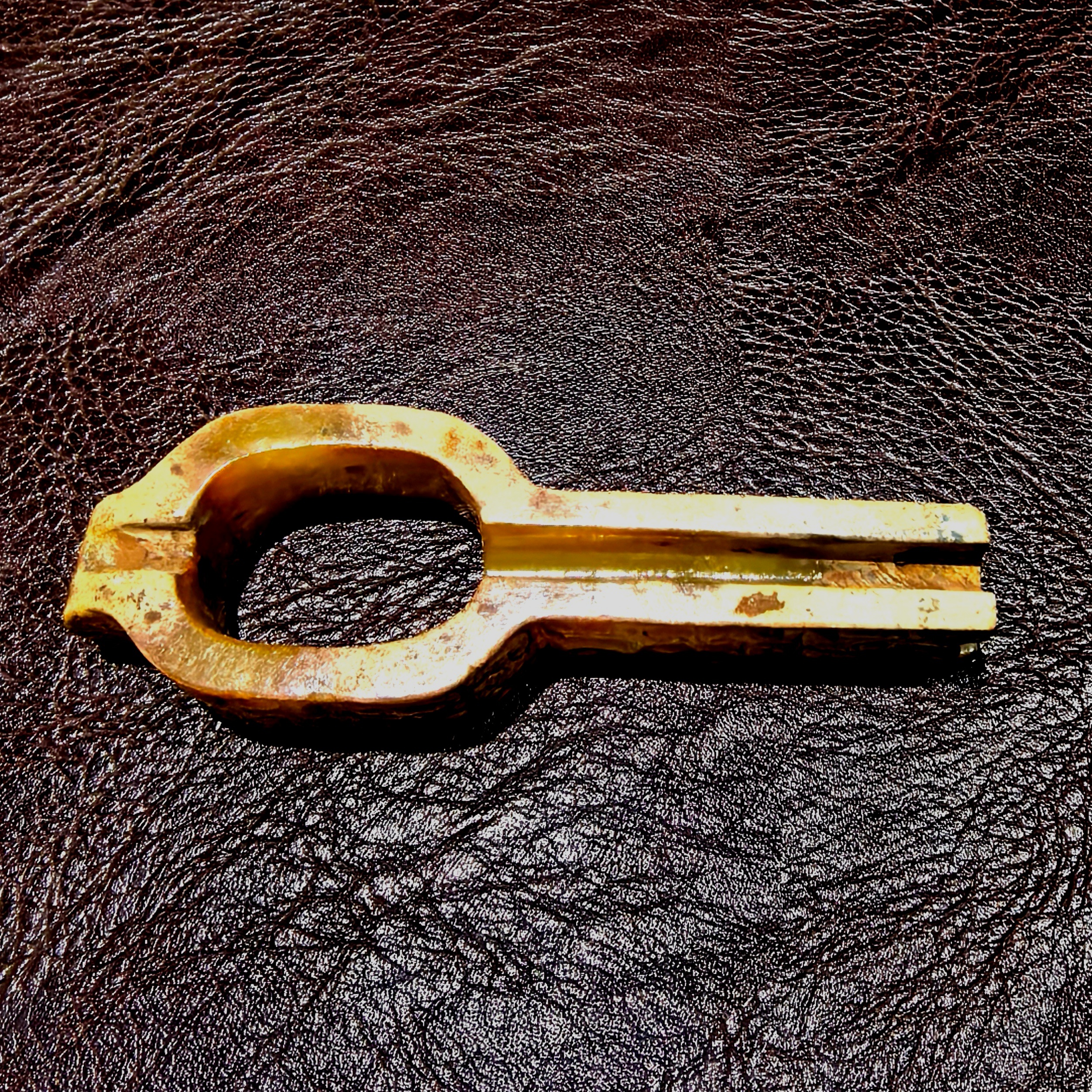 高古玉 同样的功能，不同样的造型，射箭放箭，效果逐渐改变。1图绝对少见，也许是孤