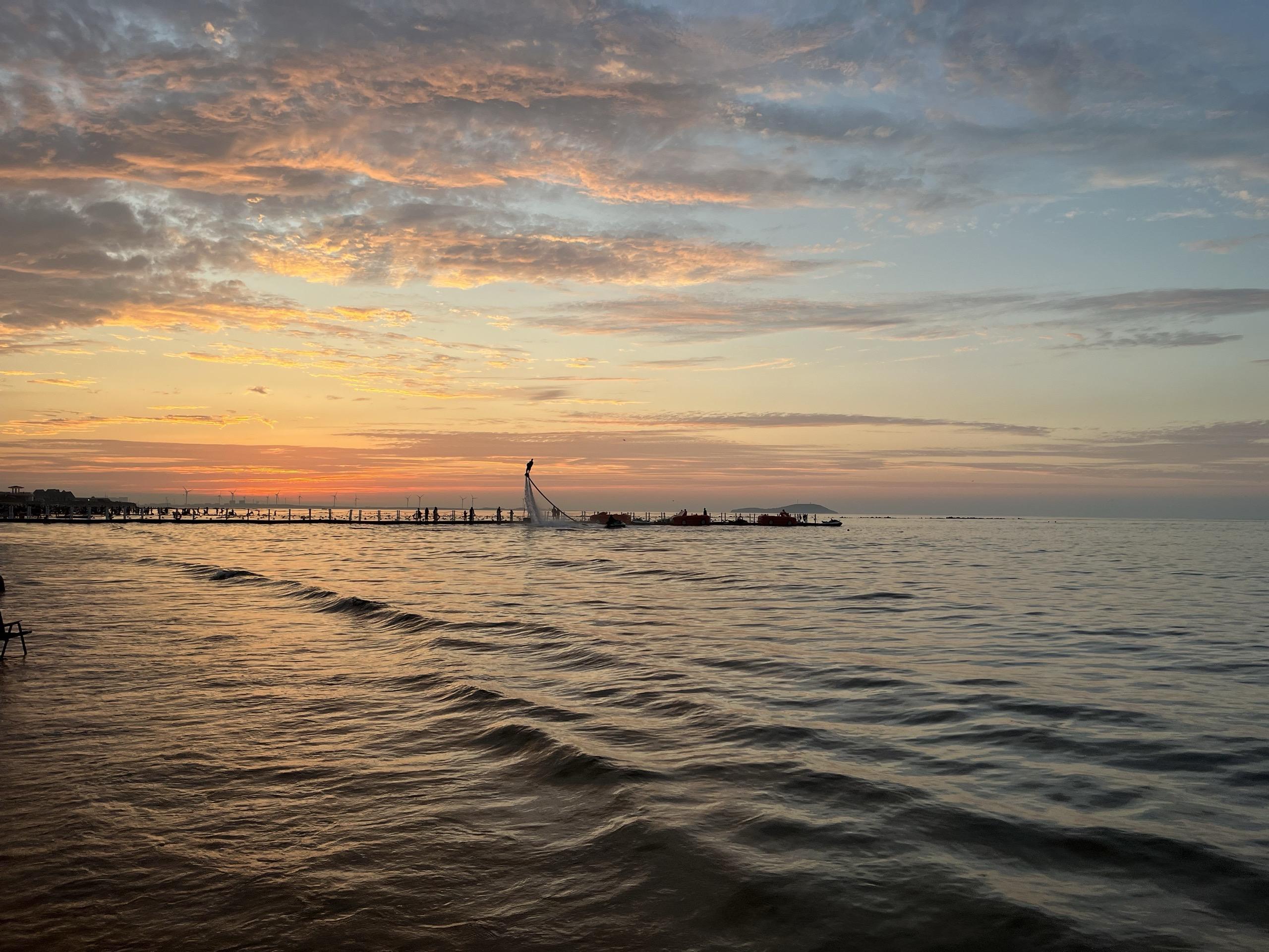 躺平是什么都不干 清醒是知道什么该干、什么不该干  该干的是把手头工作...