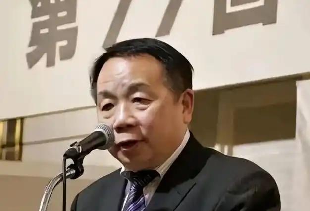 日本参议员石平今天又在社交媒体上炫耀了——跟老友一色政春一起去参拜了京都护国神社