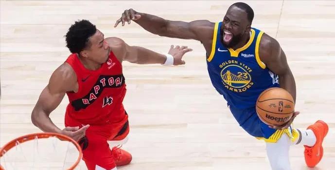 加时赛哨响，库里第四次出手砸框。
手冷，心更冷。
末节那记漫不经心的横传，直接送