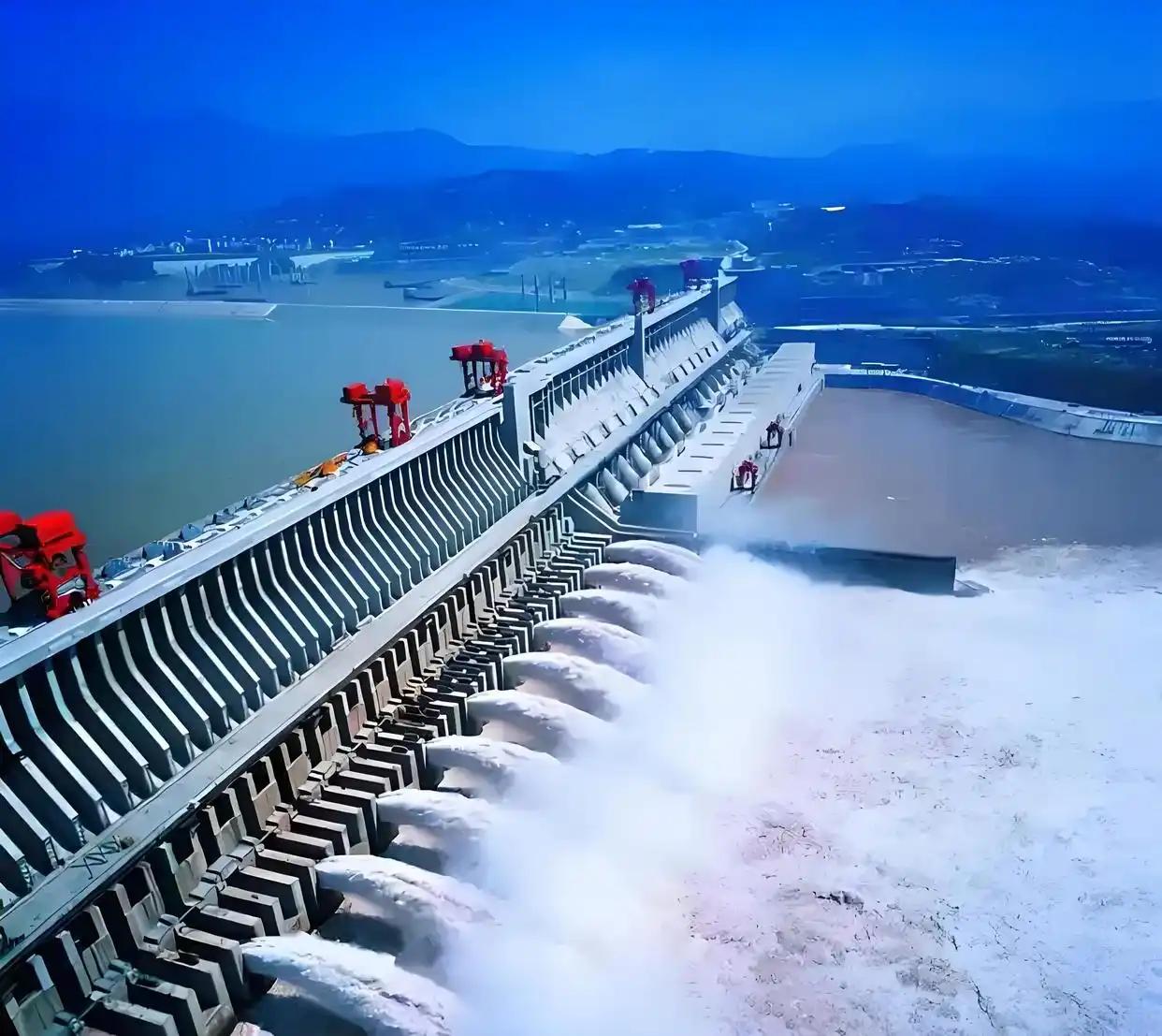 三峡大坝“账本”曝光：运行了 20 余年，2500 亿投入如今回本了吗？

有人