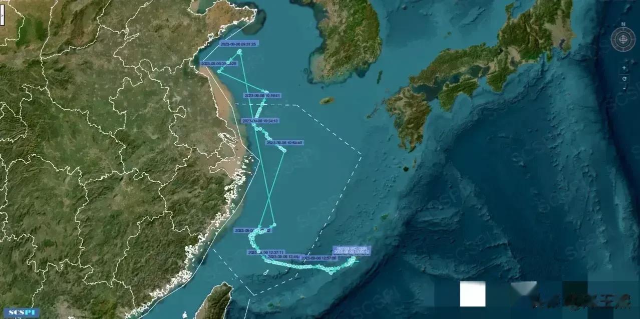 美国为了对付中国，已经没有底线。
近日，美国一架 WC -135R核侦察机对中国