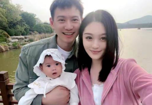 网友问周雨："你结婚了，幸福感是不是很高？"周雨眉开眼笑地说："我娶老婆的幸福感