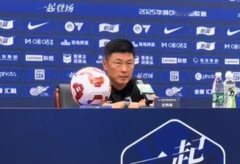 申花球迷可以安心了！大连英博主帅李国旭在昨天赛前发布会表示，球队目标拿下比赛！二