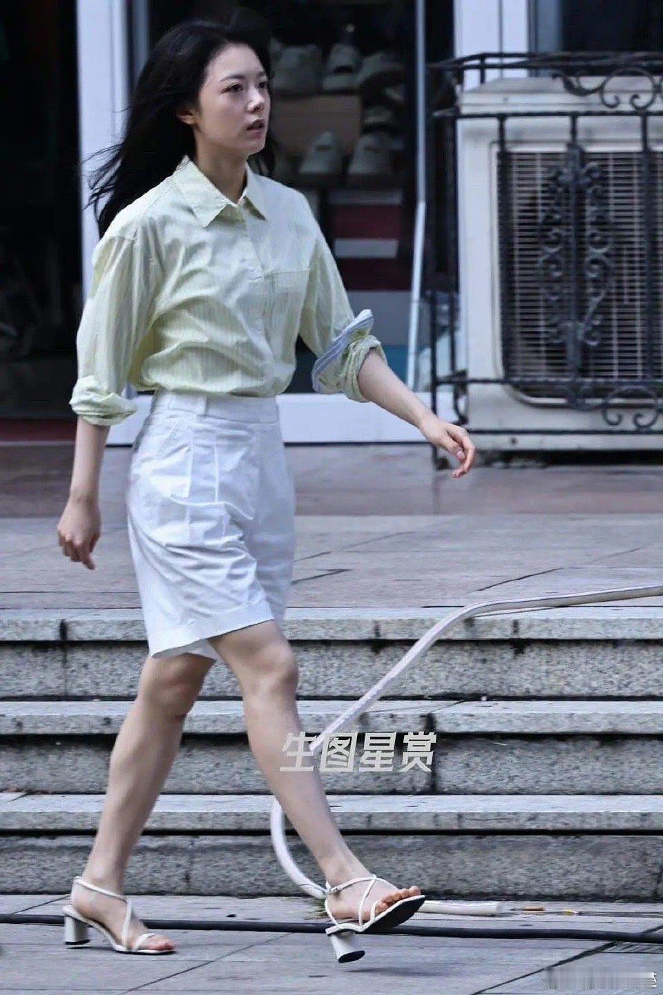 樱桃琥珀这么土土的妆造到底是化妆师的过还是本人？ ​​​