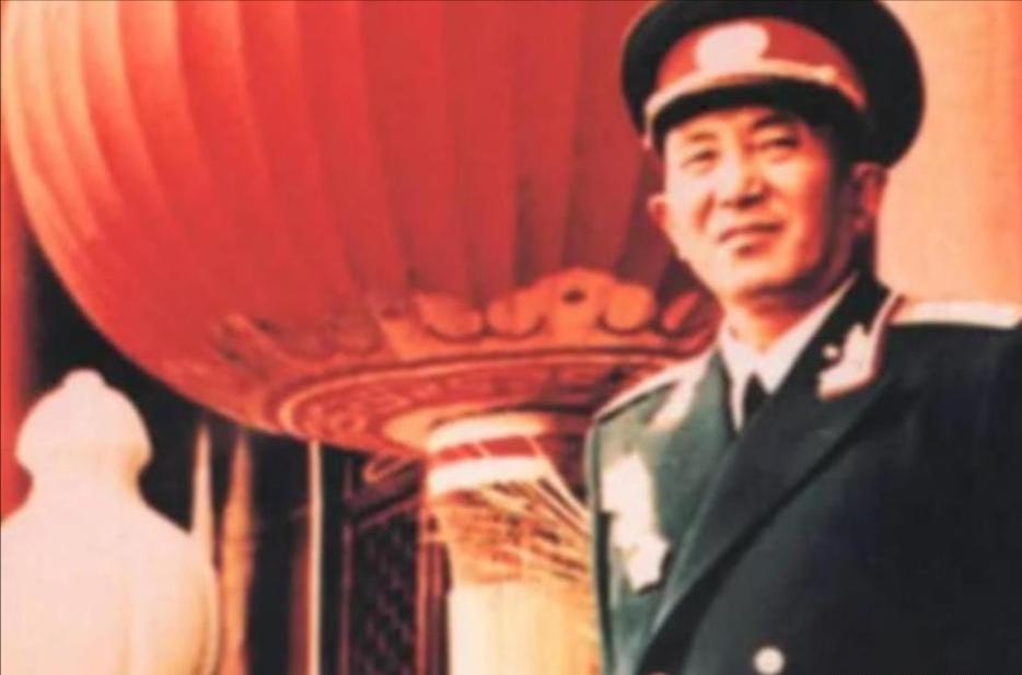 1966年3月18日，60岁的罗瑞卿将军从3楼纵身跳下，当场血流不止。消息传出，