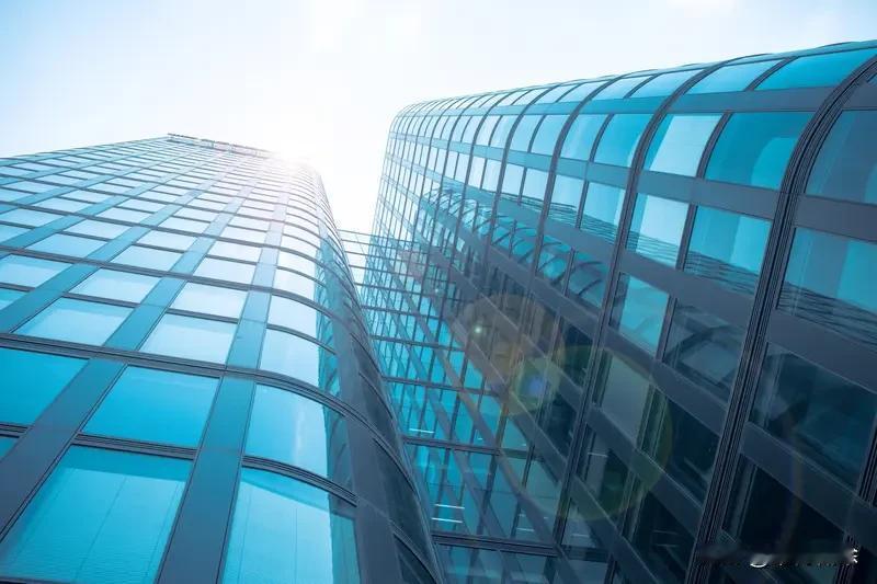 你觉得中年人的压力主要来自哪里 中年人的压力，大多来自家庭和事业。事业上，晋升空