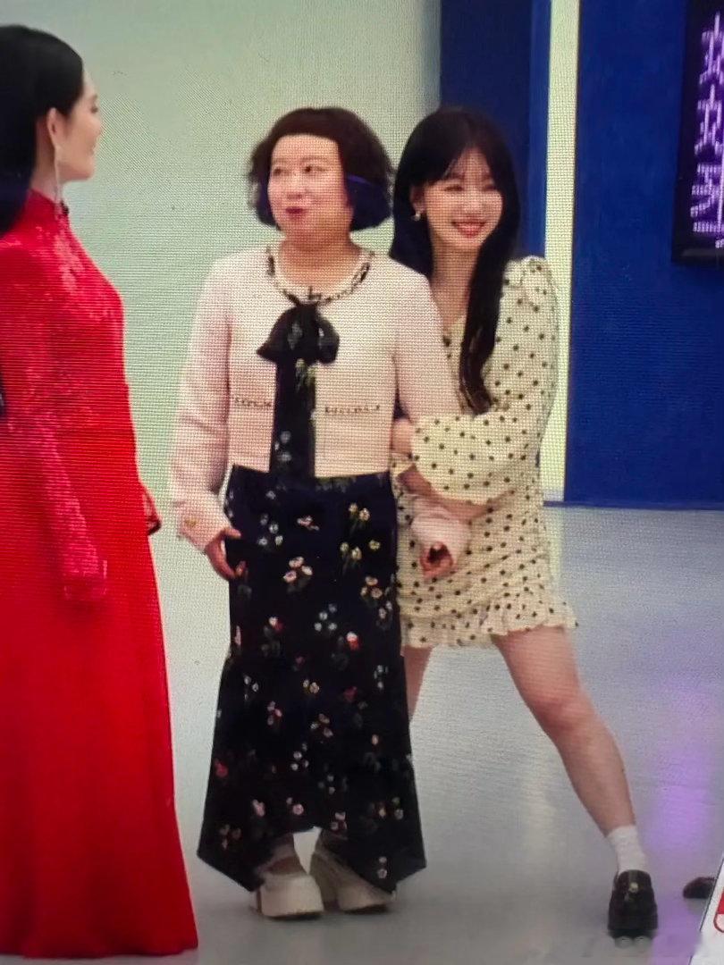 呃呃呃，xmj这身高，这大腿太粗了 