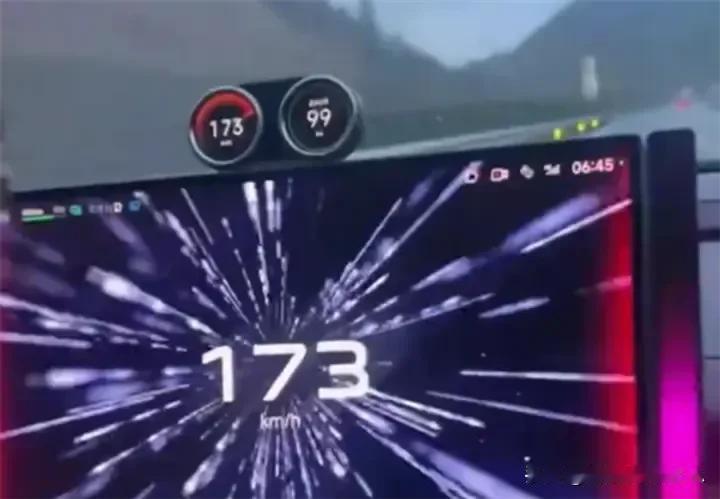 小米SU7高速狂飙173.8km/h，车主遭重罚：罚款千元，驾驶证记12分

2