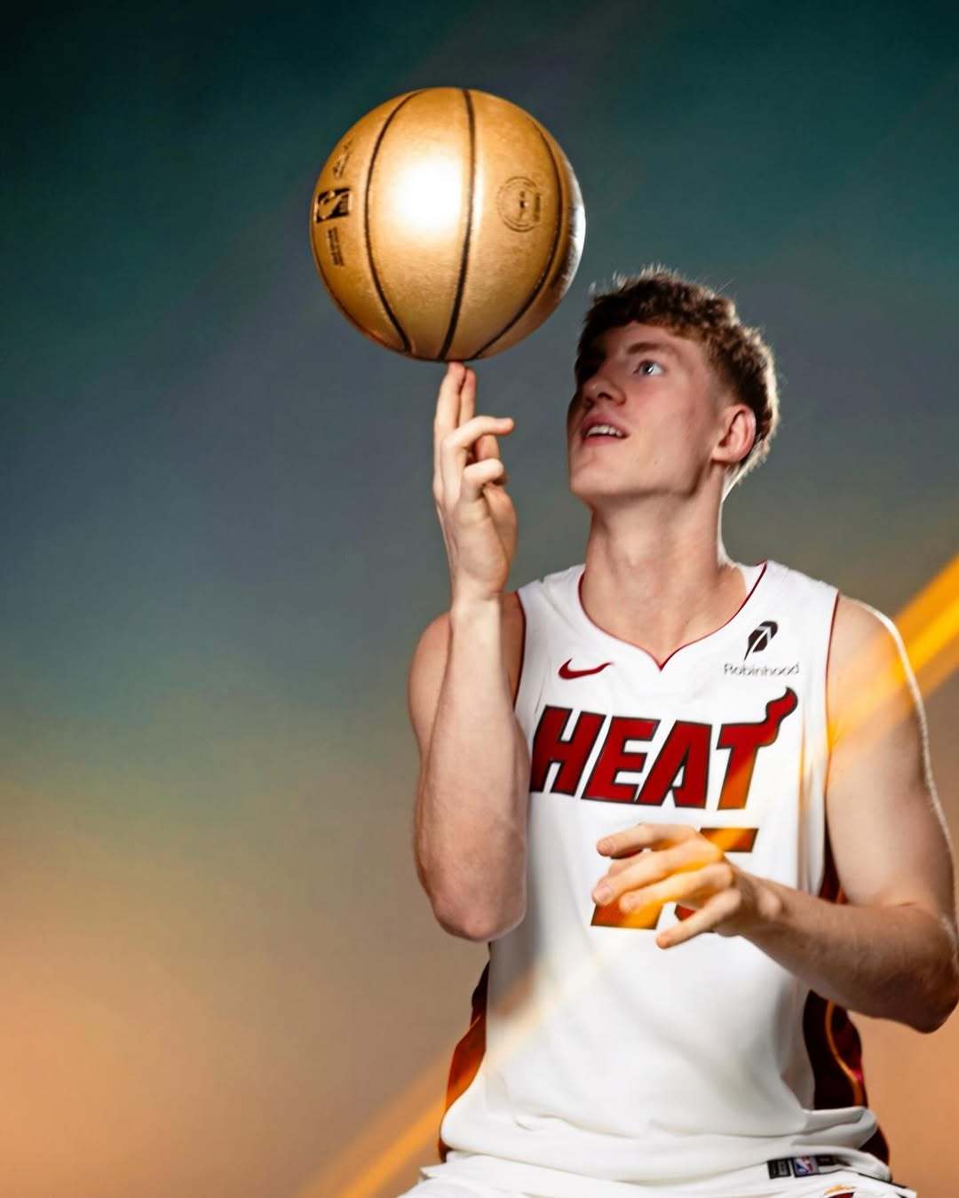NBA总经理调查投票，哪位新秀在选秀顺位上最划算？1. 卡斯帕拉斯·雅库乔尼斯（