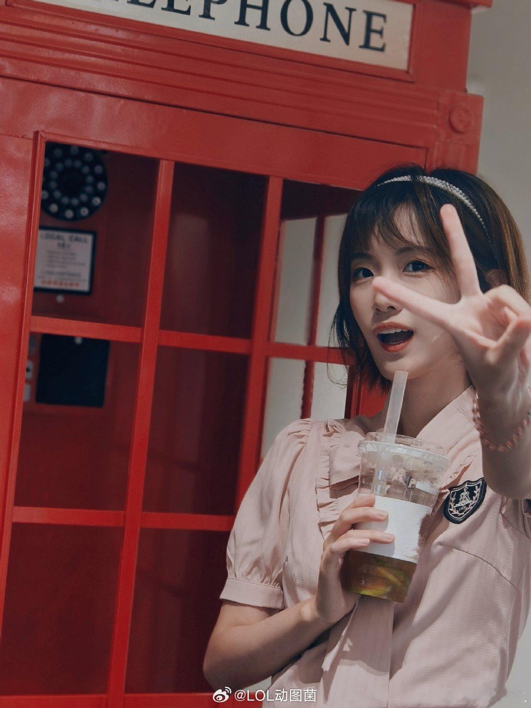 #英雄联盟S14# #英雄联盟# #2024LPL# LPL女主持人夏安晒照：睡
