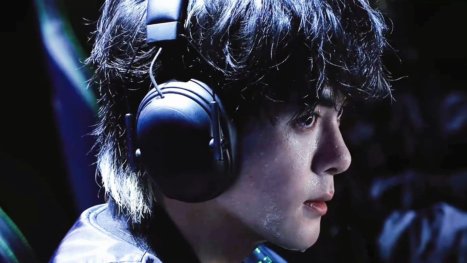 被曾舜晞帅到了！小说里的俱乐部大神有脸了