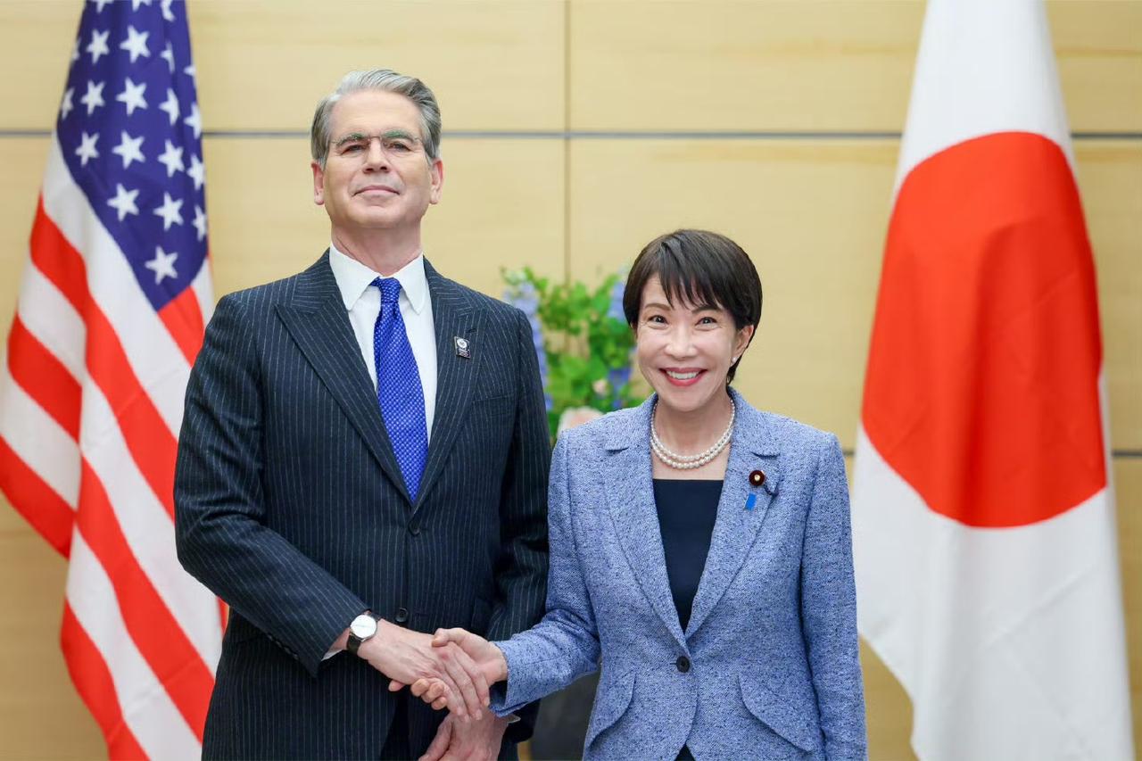 贝森特访日：表面谈汇率，实则是日本撑不住、美国不得不救

贝森特这次去日本，核心