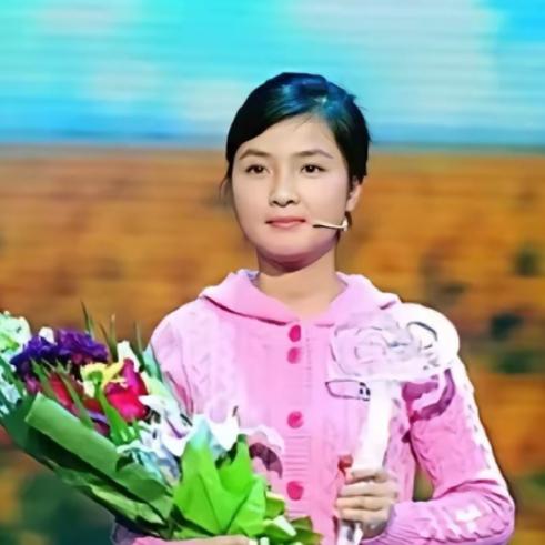 1996年，山西1女孩，5岁时父亲车祸去世，母亲无力抚养5个孩子，含泪把她送人，