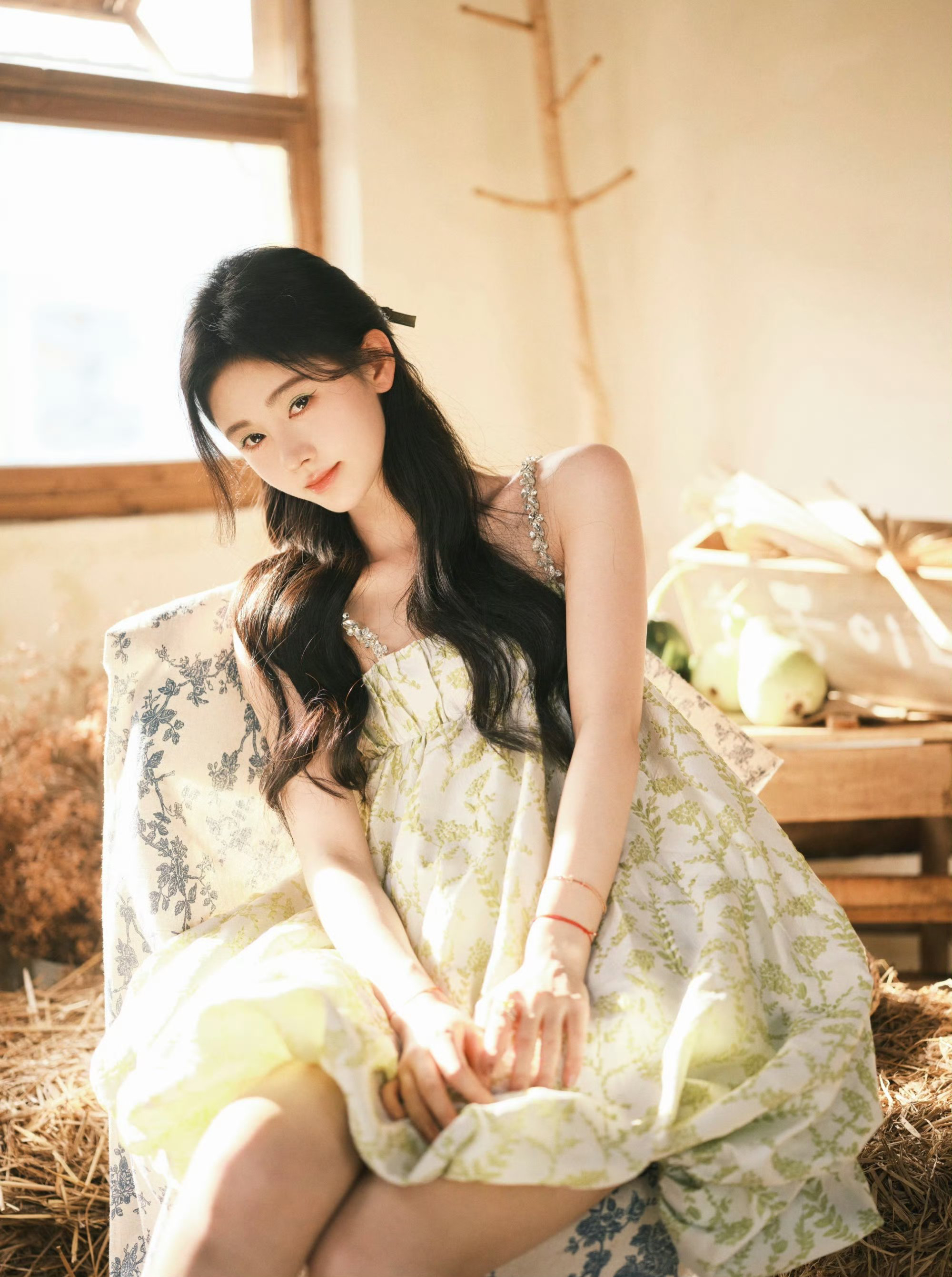 鞠婧祎收入艺人都这么赚钱吗？只能说粉丝是真的给力～丝芭称支付给鞠婧祎1.39亿，