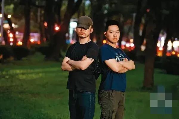 两名台籍雇佣兵赴乌克兰作战，竟然活着回岛了！

这两人是去年9月份奔赴乌克兰，加