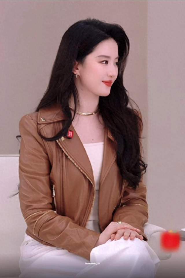 刘亦菲做客猫人直播间｜每一帧美萌瞬间，都是治愈人心的温柔暴击