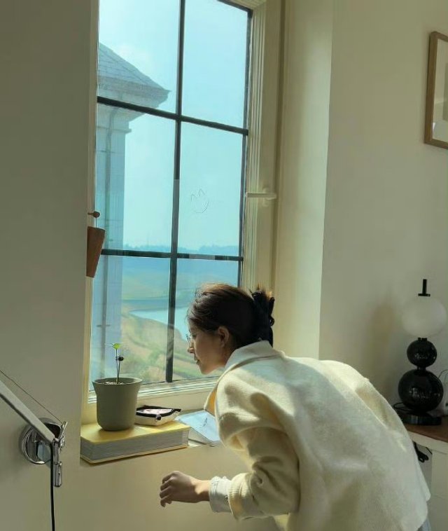 赵露思12小时ins点赞破百万  ？这热度太惊人了！露思被好多人偏爱，愿你一直笑