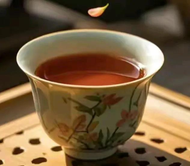 历经诸多事情，习惯独自行事之后，方才洞悉现实的严酷，原来在成人的世界中，无人相伴