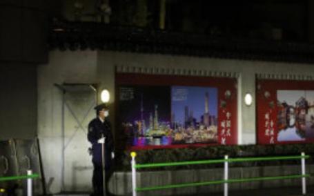 日本媒体坐实了闯入中国大使馆不法男子的身份，该男子今年二十多岁，是日本陆上自卫队