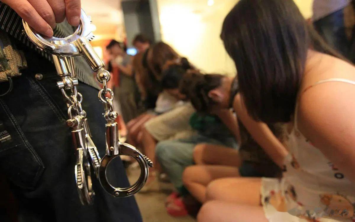 大规模淫乱事件的不断发生，显示了社会伦理道德的弱化。道德是社会稳定和谐的基础，但