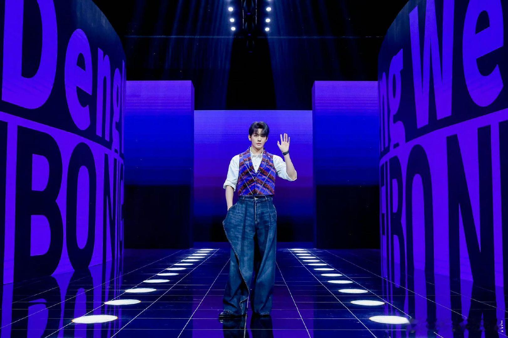 喵娲娲帮粉丝追星邓为 的宠粉执行力真的绝了！微博之夜现场帮粉丝实现心愿，从牵线搭