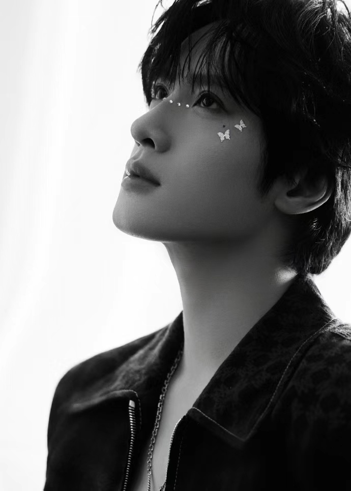 展轩脸上贴了蝴蝶 展轩脸上贴了蝴蝶，有这张脸真的无需自卑！被展轩帅到就是这么轻松