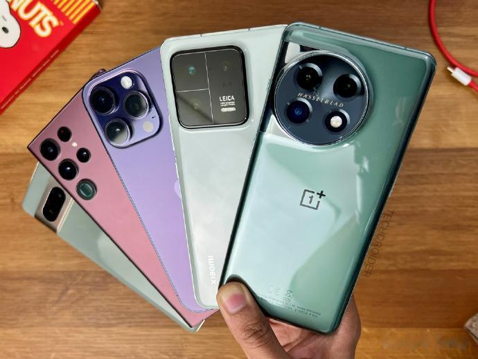  从来没租过，手机往往储存着涉及隐私的文件，清空和传输都很麻烦，想体验新机的话去