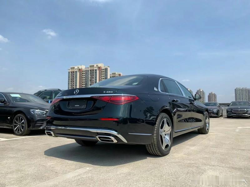 迈巴赫 S480 祖母绿/米内，漂亮颜色 