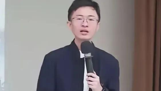 台湾需要这样的年轻人！5月3日，台北市议员侯汉庭喊话台军：“台湾的军人们，如果我