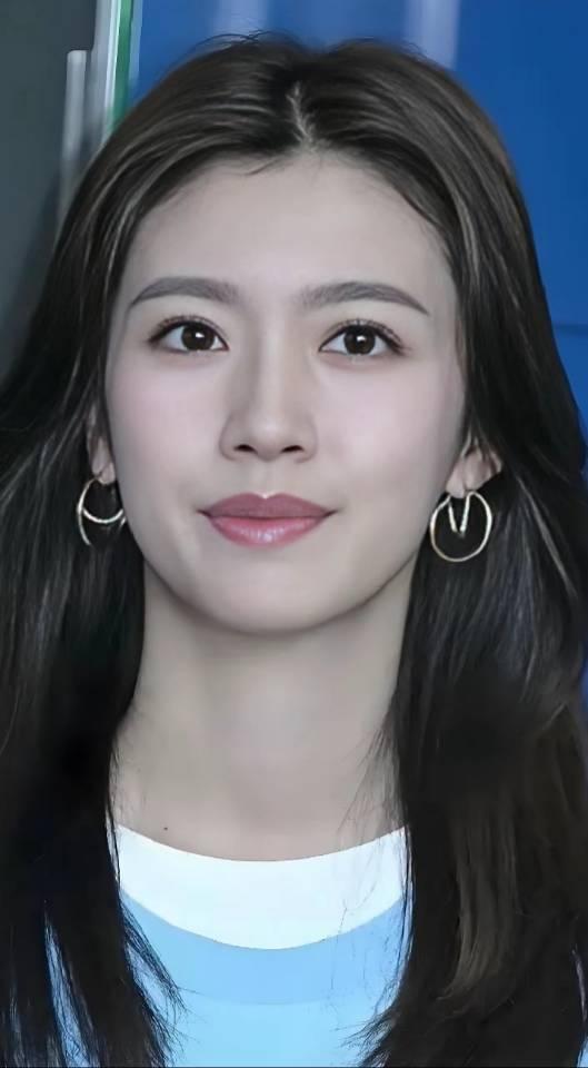 蔡思贝，中国香港女演员，港姐亚军出道，TVB视后。灵气干练，塑造角色可塑性强，代