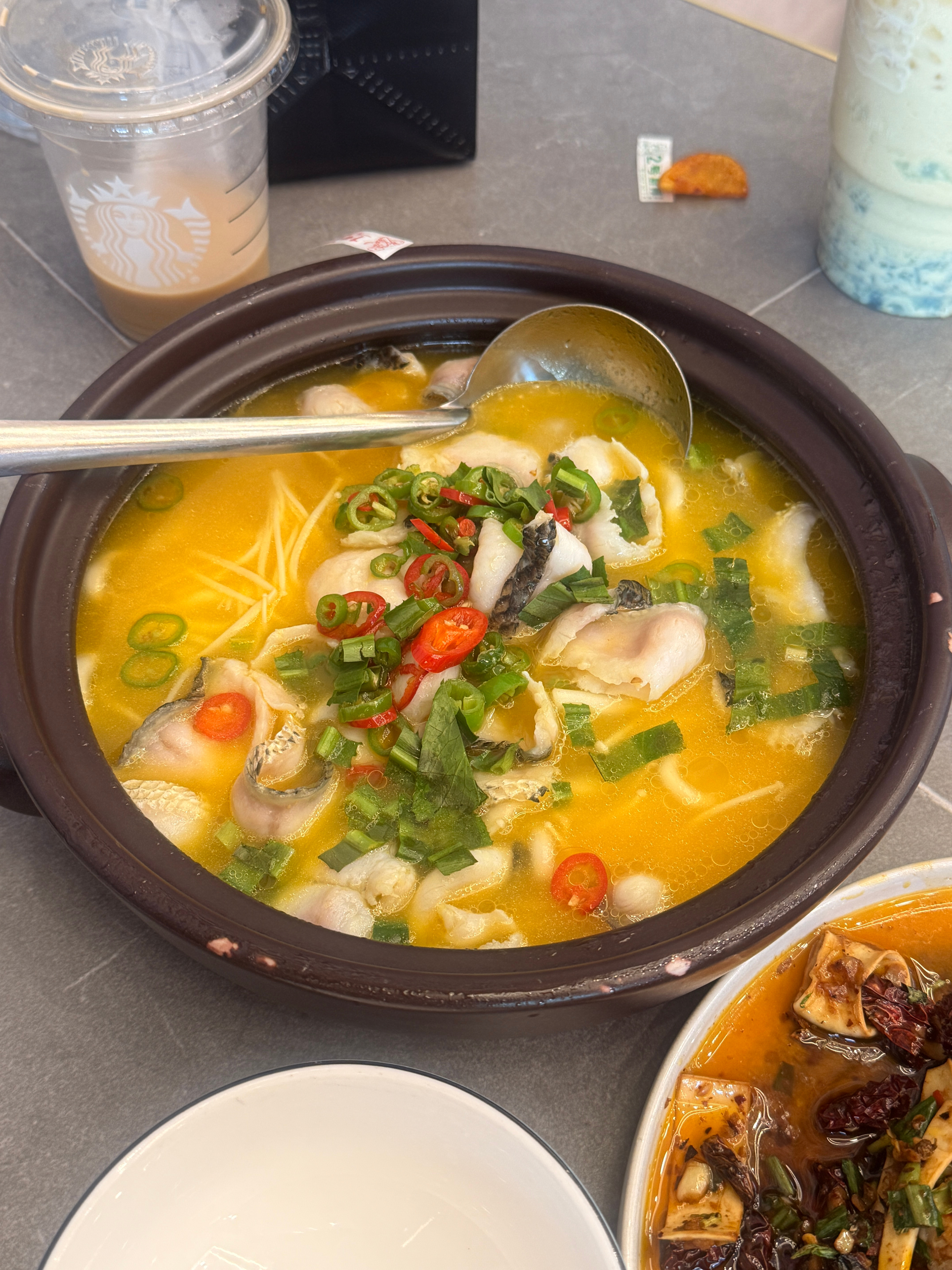 今天吃到了很好吃的云南菜！晚上又吃贵州火锅🍲真是 一次云贵行 一生云贵情～ ​