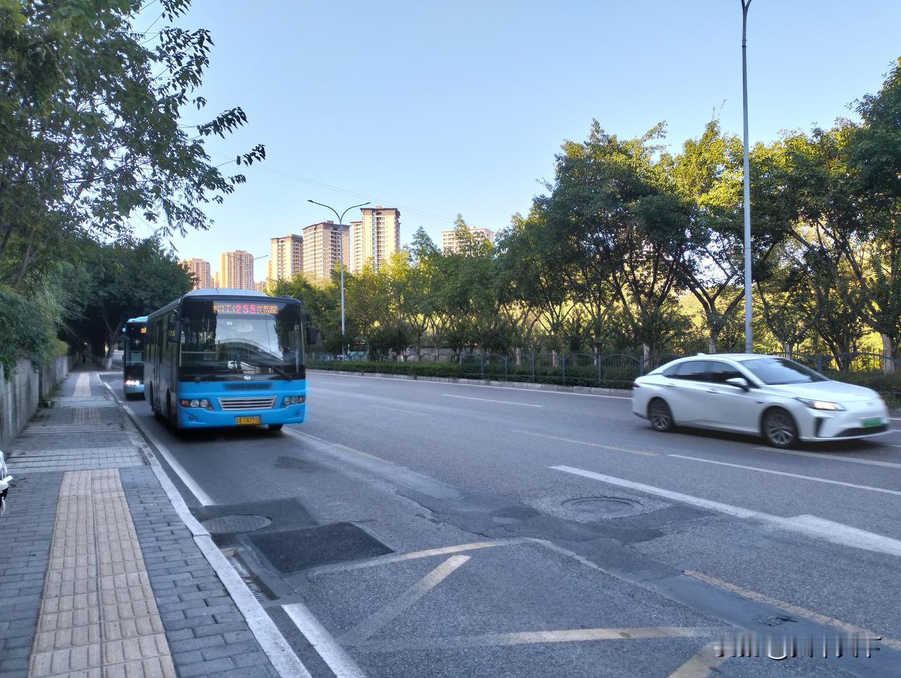 南溪口地处重庆市沙坪坝区井口与远祖桥之间，北碚到沙坪坝的公路经过此地，地势西高东