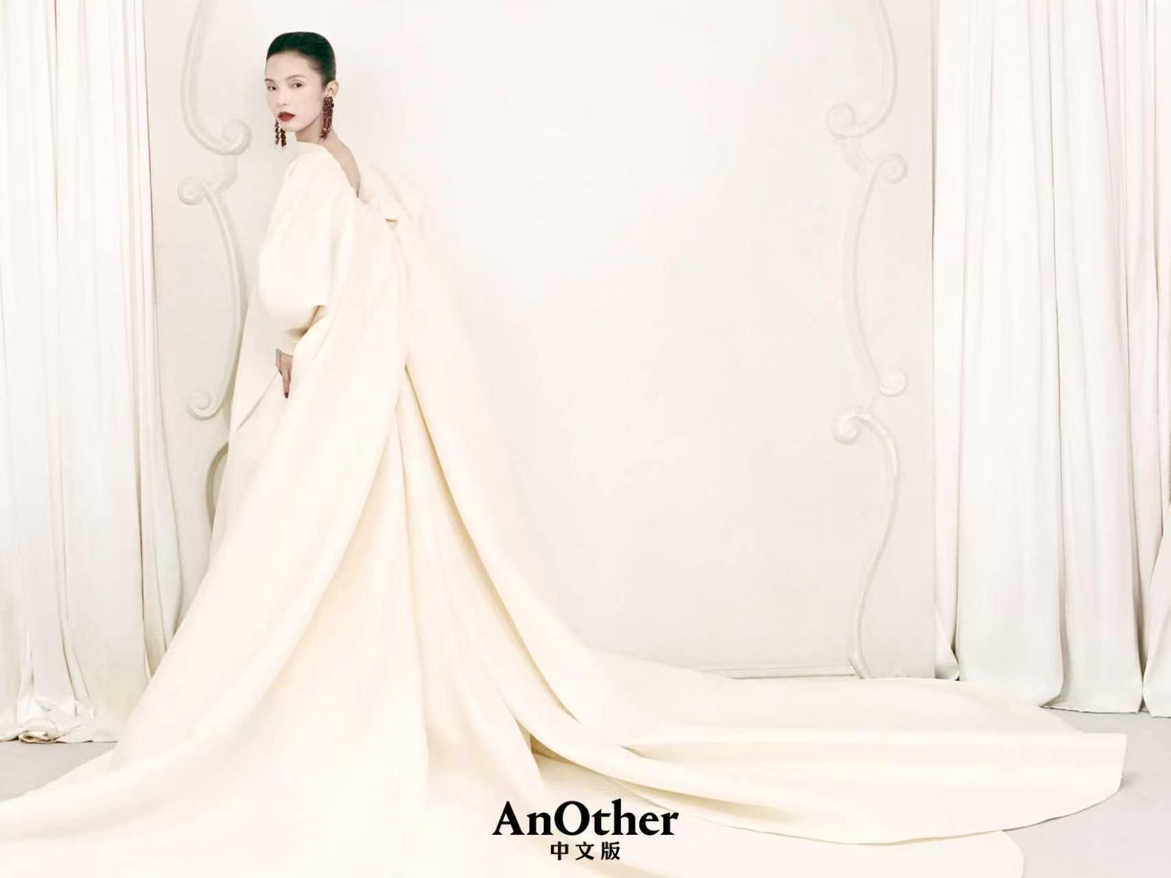 雎晓雯AnOther创刊封面雎晓雯AnOther中文版首封见证新刊里程碑时刻，A