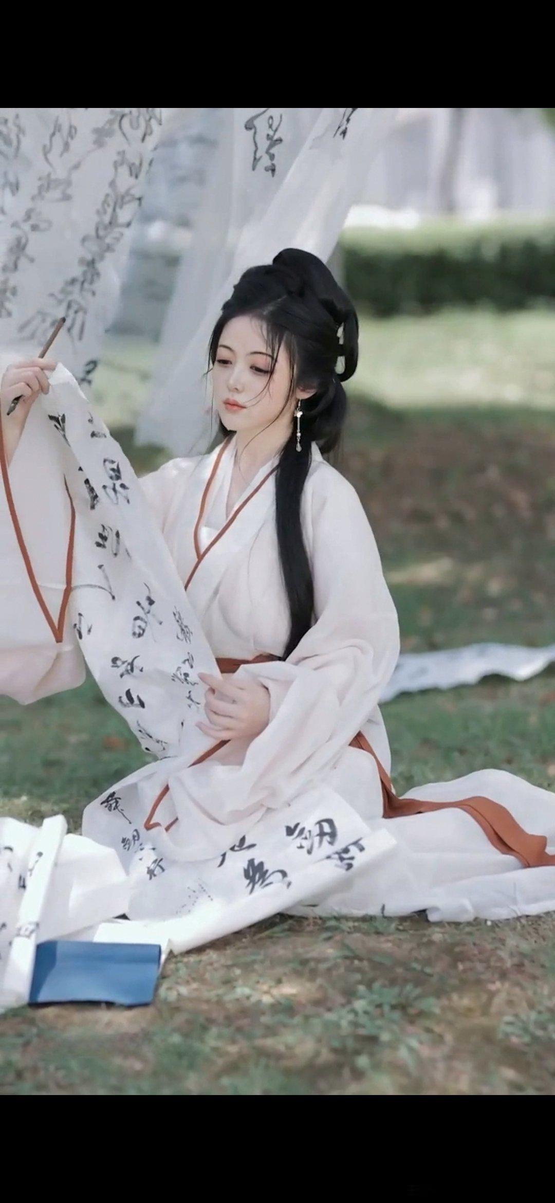 #情感#                      《闲赋》闲赋新诗句未功，笔端