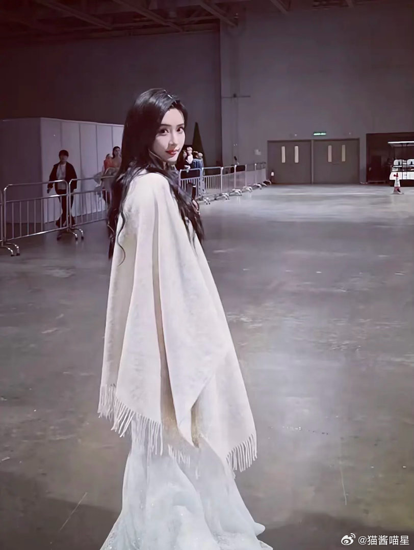 这么一看，孟子义很像早期的谢娜啊 