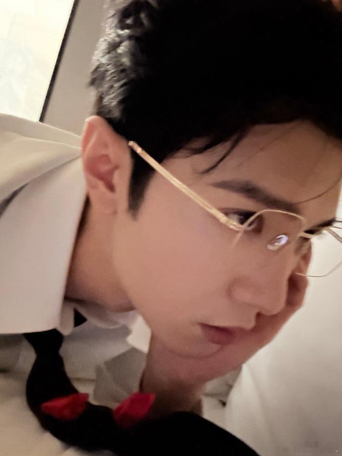 谁教陈哲远这么拍的  陈哲远高干文男主 啊啊啊这是什么高干文男主啊！谁教陈哲远这