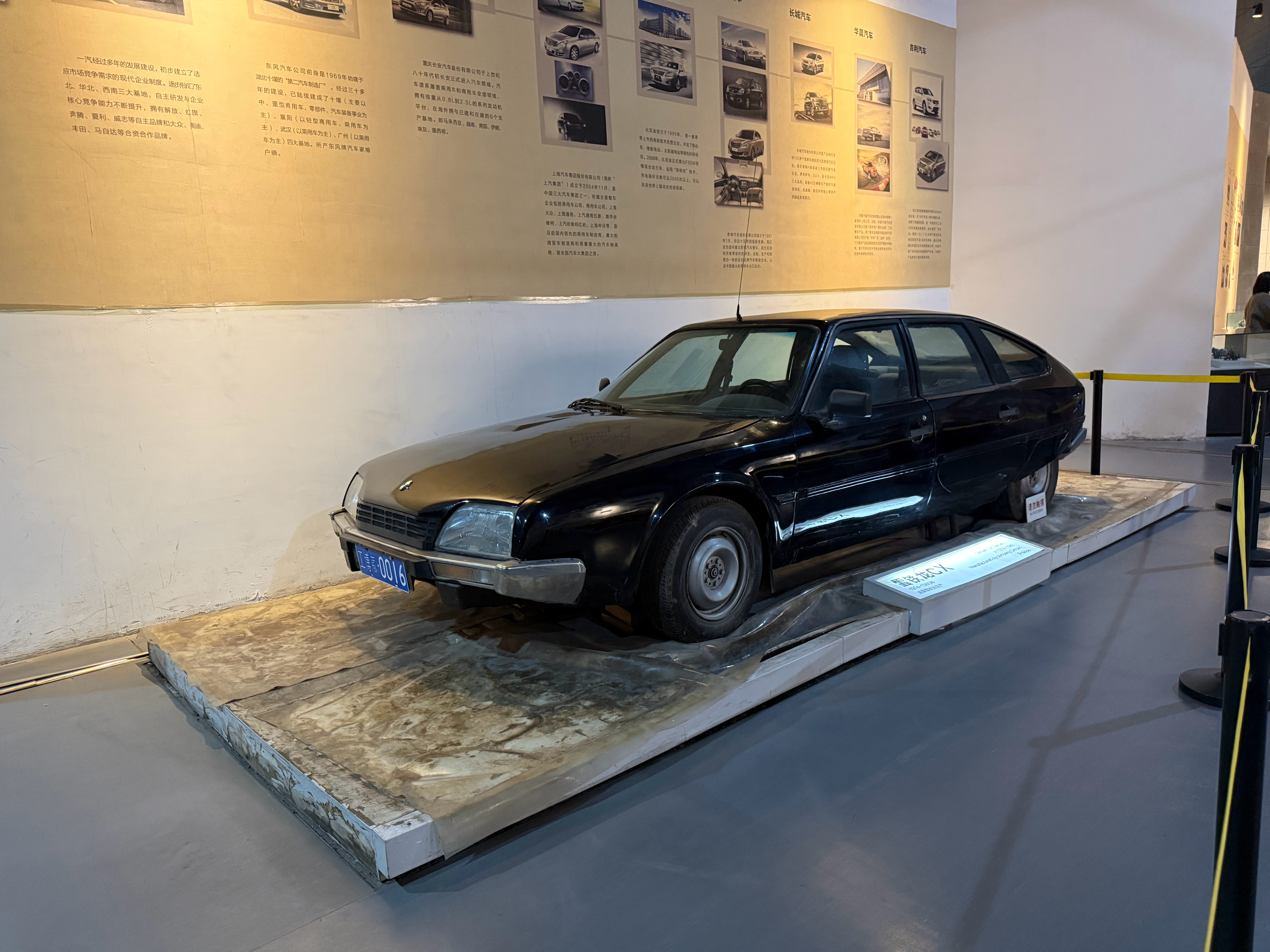 当看到小朋友们围着我们儿时顶奢代表林肯加长感叹原来汽车可以这么长？！当看到小伙子