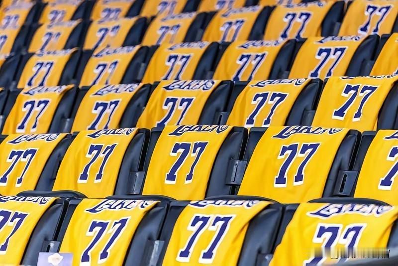 兄弟们，设想一下。如果倒退十年或者五年，老詹虚荣心正强的时候，一踏进湖人的主场，