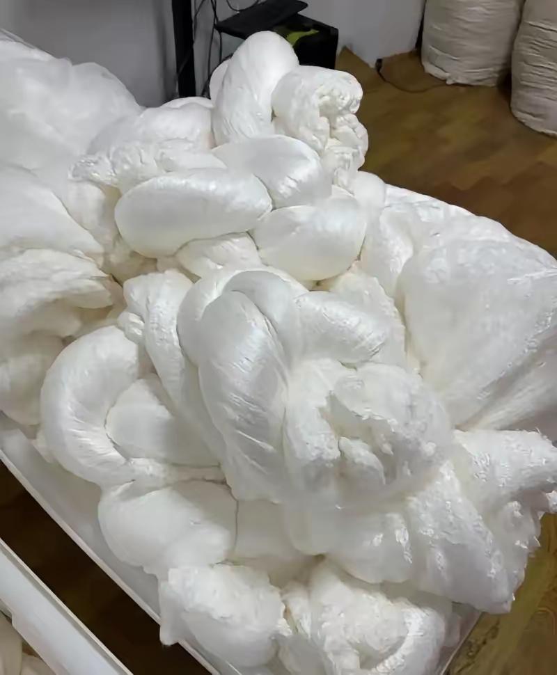 人类历史上最暴利的垄断是什么？不是石油，不是芯片，而是一只活了40天的虫子，你敢