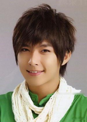 炎亚纶 虽然没名分但是爱挂脸没名分却把情绪焊在脸上！炎亚纶早年综艺里紧盯汪东城、