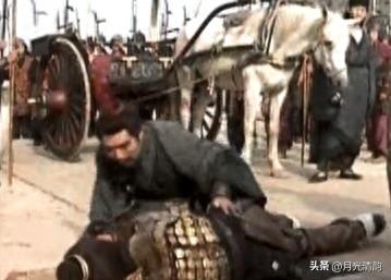 曹髦是曹丕的孙子，其父为东海王曹霖。按照辈分，曹髦是曹叡的侄子，“小宗有后大宗之