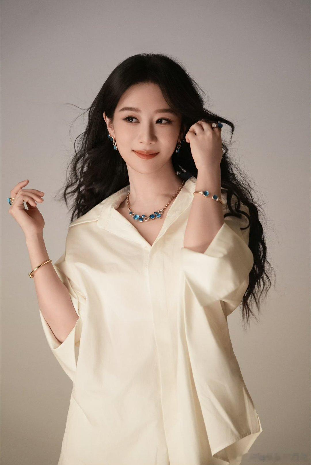 杨紫yz杨紫玉兰花开君再来yz杨紫董竹君yz“你是比清风明月更难得的人间至善” 
