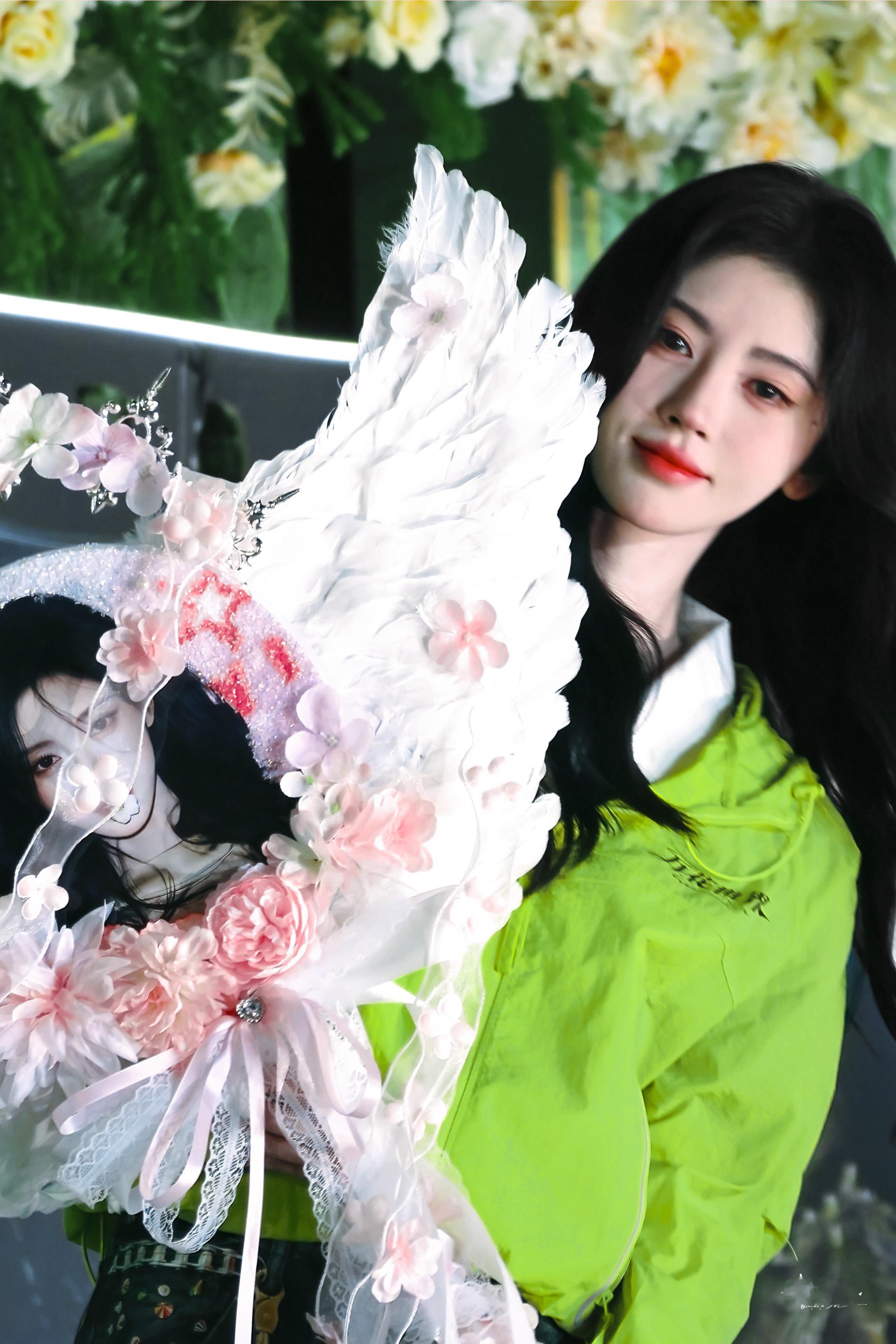 鞠婧祎姜黎非 jjy鞠婧祎千香 “满天辉映的不止星光 还有你眼中的星河鹭起”𝓣