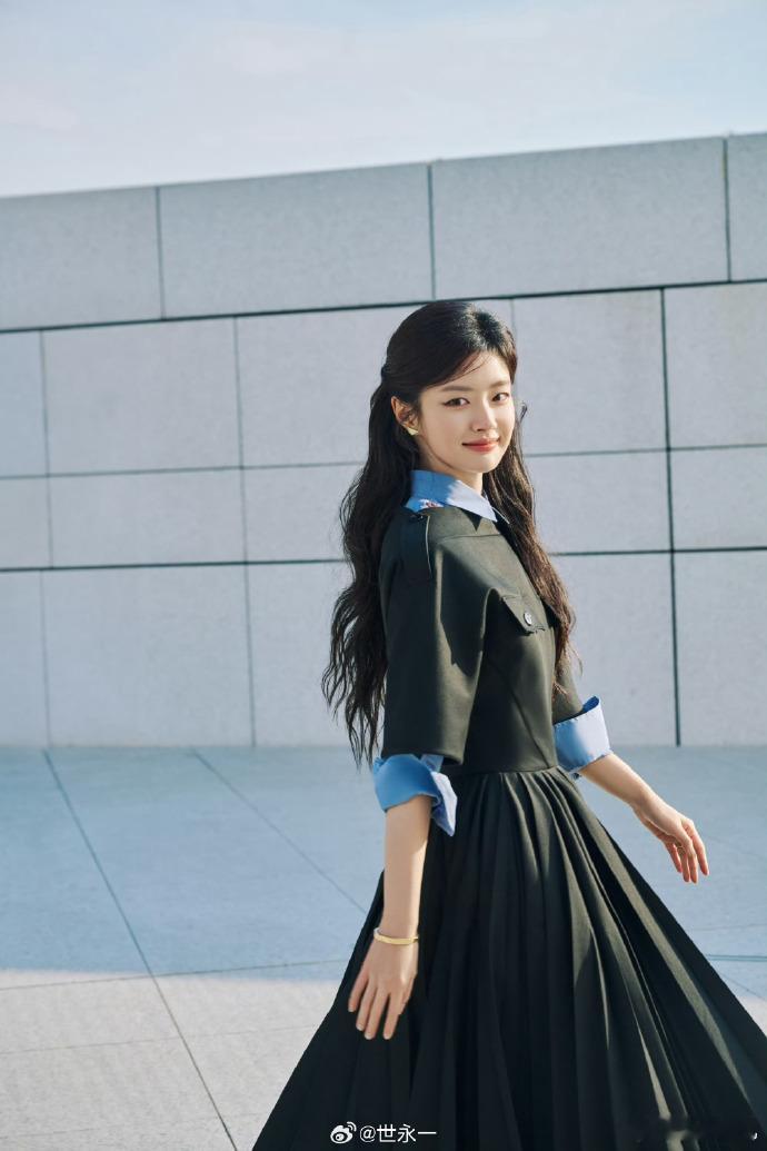 徐若晗 英语老师的即视感 徐若晗 Prada 活动出图太惊艳！妥妥的理想英语老师